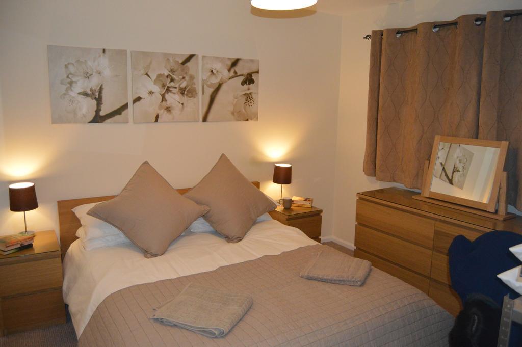 Chesterton Court Apartment Gloucester Extérieur photo