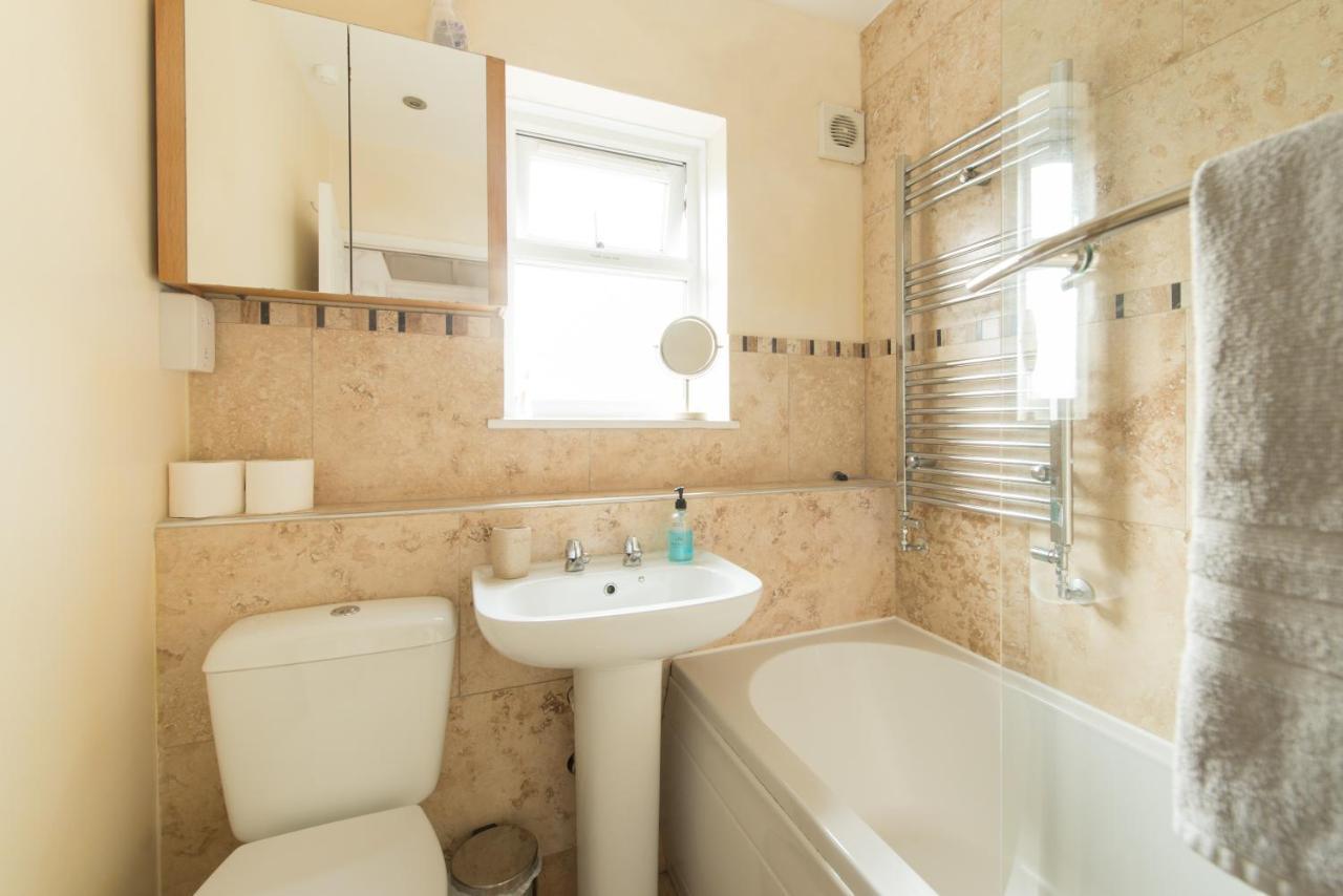 Chesterton Court Apartment Gloucester Extérieur photo